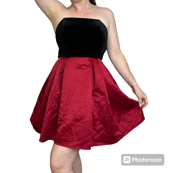 SPEECHLESS Cocktail Party Dress New With Tags Black Velvet and Red Satin Size 9 - Picture 10 of 10